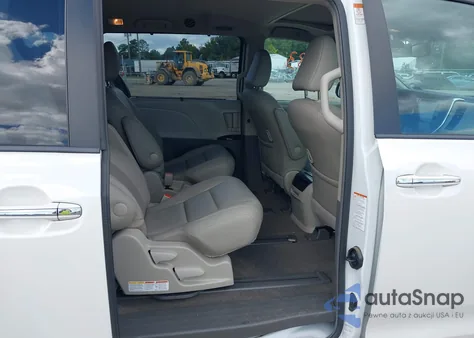 2017 Toyota Sienna Xle 7 Passenger z USA, uszkodzony, nr VIN 5TDDZ3DC8HS162481